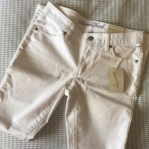 🚨SOLD🚨 NWT WHITE SKINNY JEANS
